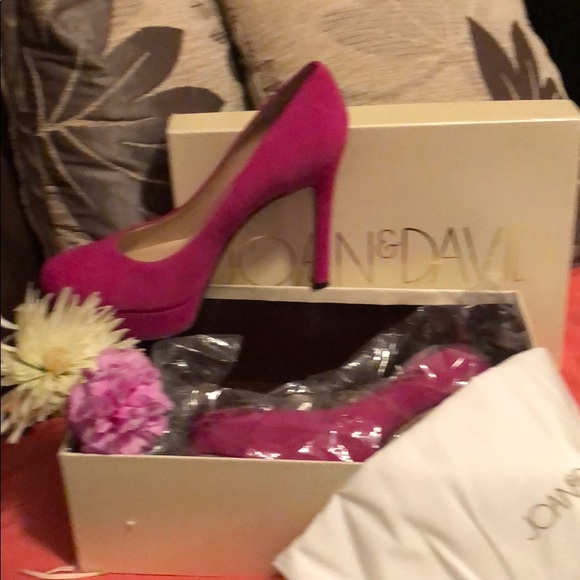 Joan&David- Gorgeous Pink, Suede Pumps - Picture 2 of 4